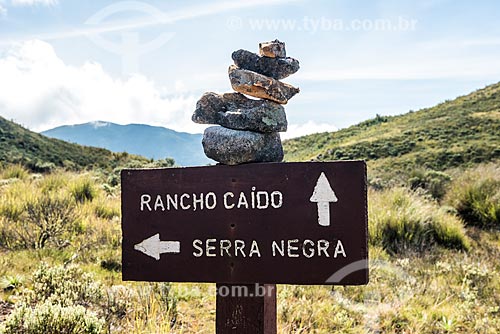  Placa informativa na trilha da Travessia Rancho Caído no Parque Nacional de Itatiaia  - Itatiaia - Rio de Janeiro (RJ) - Brasil