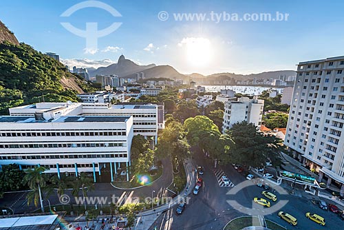  Vista de cima da Praça General Tibúrcio durante a travessia entre o Morro da Urca no amanhecer  - Rio de Janeiro - Rio de Janeiro (RJ) - Brasil