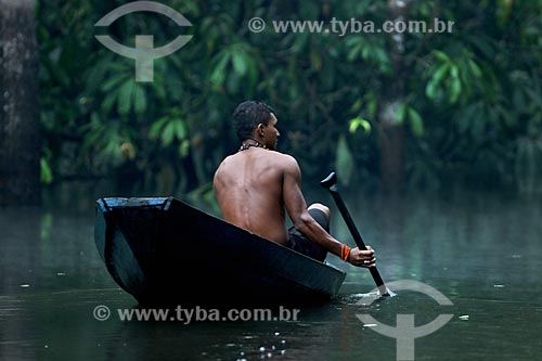  Ribeirinho pescando jacaré na Lagoa Ubim  - Manacapuru - Amazonas (AM) - Brasil