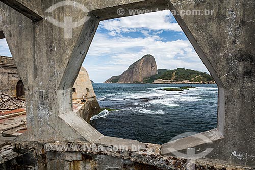  Vista do Pão de Açúcar a partir da passarela do Forte Tamandaré da Laje (1555)  - Rio de Janeiro - Rio de Janeiro (RJ) - Brasil