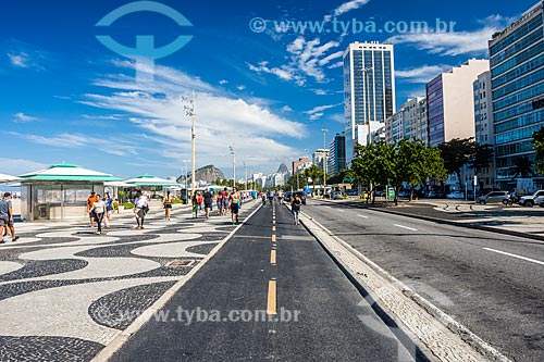  Ciclovia e calçadão na orla da Praia de Copacabana  - Rio de Janeiro - Rio de Janeiro (RJ) - Brasil