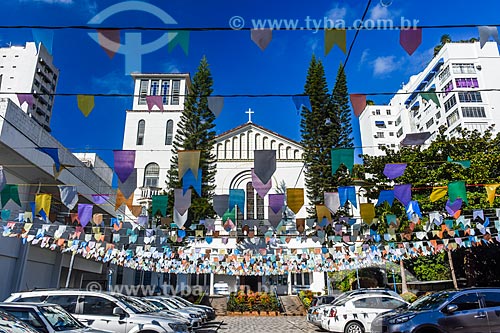  Paróquia Cristo Redentor decorada com bandeirinhas de festa junina  - Rio de Janeiro - Rio de Janeiro (RJ) - Brasil