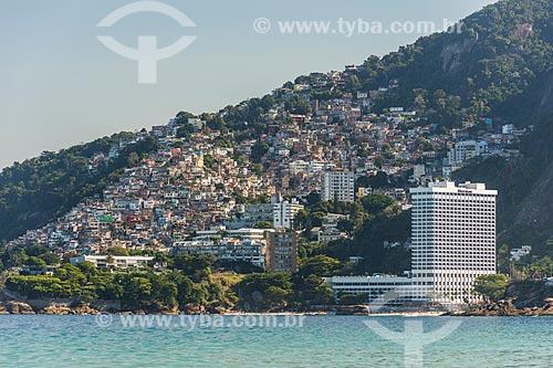  Vista da favela do Vidigal com o Sheraton Rio Hotel & Resort a partir da Praia de Ipanema  - Rio de Janeiro - Rio de Janeiro (RJ) - Brasil
