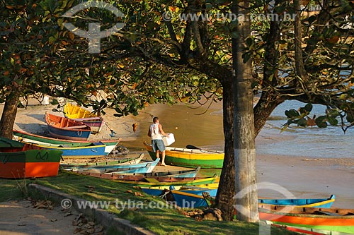  Canoas atracadas na Praia de Meaípe  - Guarapari - Espírito Santo (ES) - Brasil