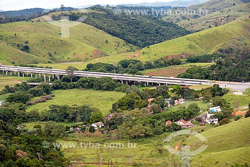  Vista de trecho da Rodovia Carvalho Pinto (SP-070) sobre o Rio Paraíba do Sul  - Jacareí - São Paulo (SP) - Brasil
