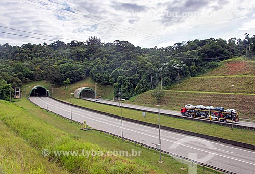  Vista de túnel na Rodovia Carvalho Pinto (SP-070)  - Jacareí - São Paulo (SP) - Brasil
