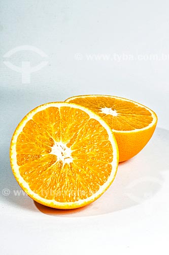  Detalhe de laranja cortada ao meio  - Florianópolis - Santa Catarina (SC) - Brasil