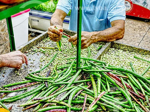  Detalhe de feijão de corda (Vigna unguiculata) à venda no Centro Luiz Gonzaga de Tradições Nordestinas  - Rio de Janeiro - Rio de Janeiro (RJ) - Brasil