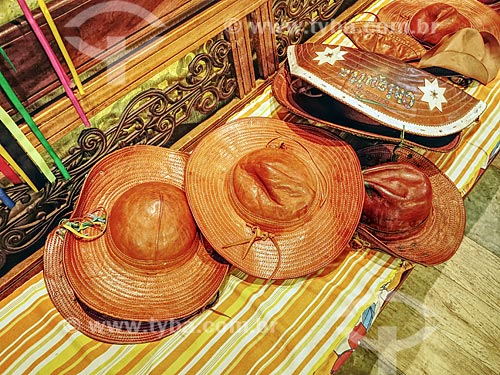  Detalhe de chapeis de couro à venda no Centro Luiz Gonzaga de Tradições Nordestinas  - Rio de Janeiro - Rio de Janeiro (RJ) - Brasil