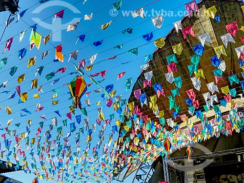  Centro Luiz Gonzaga de Tradições Nordestinas decorado com bandeirinhas de festa junina  - Rio de Janeiro - Rio de Janeiro (RJ) - Brasil