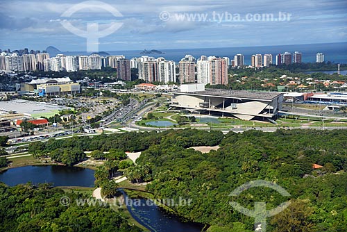  Foto aérea do Parque Natural Municipal Bosque da Barra com a Cidade das Artes - antiga Cidade da Música ao fundo  - Rio de Janeiro - Rio de Janeiro (RJ) - Brasil