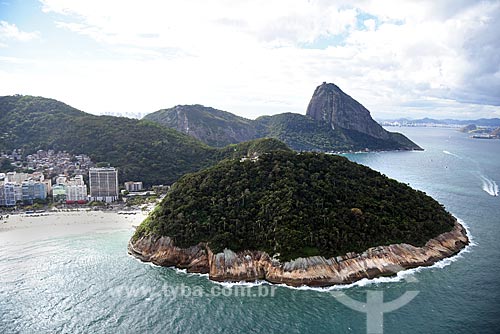  Foto aérea da Área de Proteção Ambiental do Morro do Leme com o Pão de Açúcar ao fundo  - Rio de Janeiro - Rio de Janeiro (RJ) - Brasil