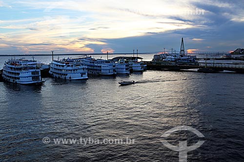  Porto de Manaus às margens do Rio Negro durante o pôr do sol  - Manaus - Amazonas (AM) - Brasil
