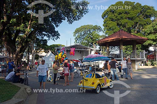  Pessoa em praça na cidade de Caçapava  - Caçapava - São Paulo (SP) - Brasil
