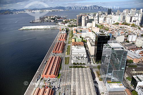  Foto aérea dos armazéns do Cais da Gamboa - Porto do Rio de Janeiro - com o Museu do Amanhã ao fundo  - Rio de Janeiro - Rio de Janeiro (RJ) - Brasil