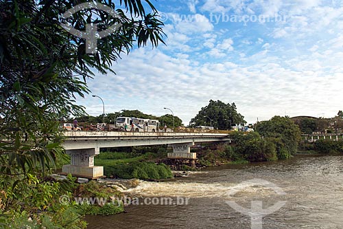 Vista da Ponte Nossa Senhora do Rosário sobre o Rio Paraíba do Sul  - Jacareí - São Paulo (SP) - Brasil