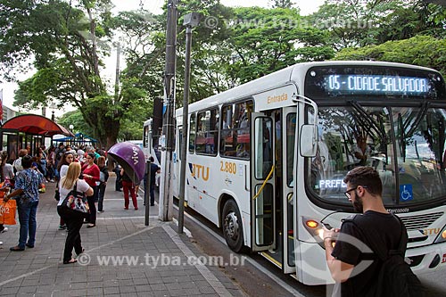  Ponto de ônibus na Rua Quinze de Novembro  - Jacareí - São Paulo (SP) - Brasil