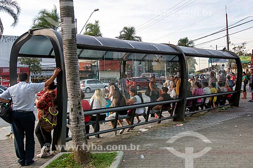  Ponto de ônibus na Praça Conde Frontin  - Jacareí - São Paulo (SP) - Brasil