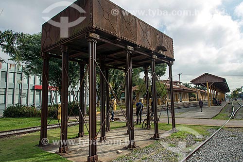  Antiga caixa dágua com a à antiga Estação Ferroviária de Jacareí - hoje abriga o Espaço Cultural Pátio dos Trilhos - ao fundo  - Jacareí - São Paulo (SP) - Brasil