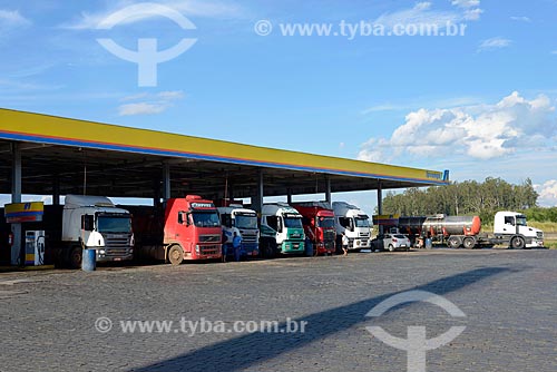  Caminhões em posto de gasolina  - Extrema - Minas Gerais (MG) - Brasil