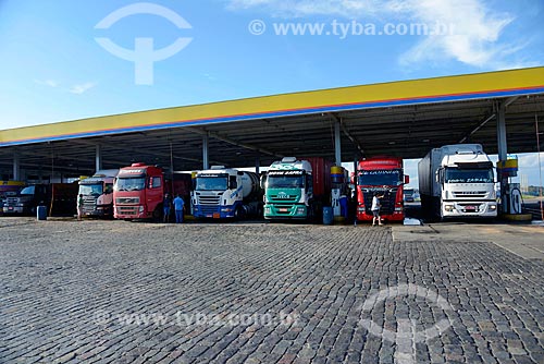  Caminhões em posto de gasolina  - Extrema - Minas Gerais (MG) - Brasil