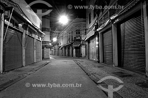  Lojas na Rua Senhor dos Passos durante à noite  - Rio de Janeiro - Rio de Janeiro (RJ) - Brasil