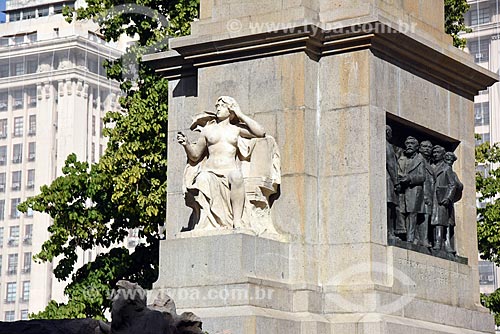  Detalhe de estátua na base do obelisco da Praça dos Expedicionários  - Rio de Janeiro - Rio de Janeiro (RJ) - Brasil