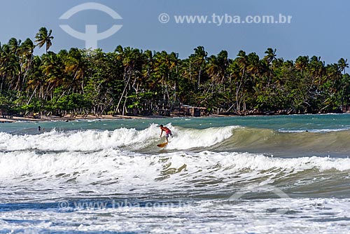  Surfista na Praia da Cueira  - Cairu - Bahia (BA) - Brasil