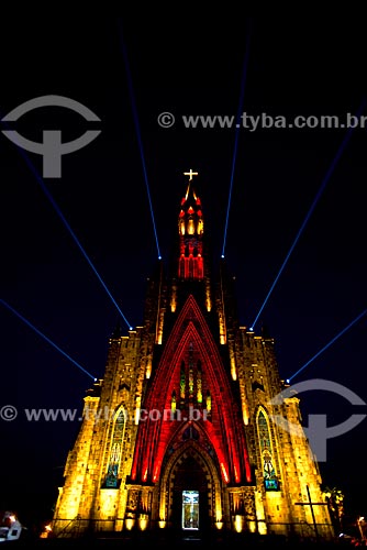  Vista da Paróquia de Nossa Senhora de Lourdes - também conhecida como Catedral de Pedra - com iluminação especial durante a noite  - Canela - Rio Grande do Sul (RS) - Brasil