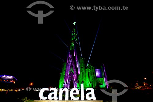  Vista da Paróquia de Nossa Senhora de Lourdes - também conhecida como Catedral de Pedra - com iluminação especial durante a noite  - Canela - Rio Grande do Sul (RS) - Brasil