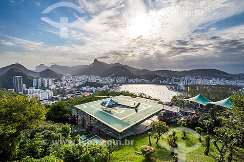  Heliponto no Pão de Açúcar com o Cristo Redentor ao fundo  - Rio de Janeiro - Rio de Janeiro (RJ) - Brasil