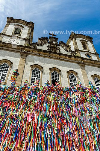  Detalhe de fitinhas coloridas nas grades da Igreja de Nosso Senhor do Bonfim (1754)  - Salvador - Bahia (BA) - Brasil