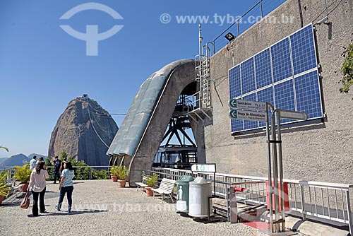  Painéis solares fotovoltaico na estação do bondinho do Morro da Urca com o Pão de Açúcar ao fundo  - Rio de Janeiro - Rio de Janeiro (RJ) - Brasil