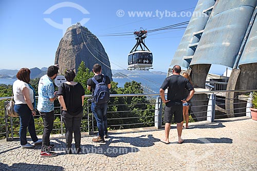  Vista do bondinho fazendo a travessia entre o Morro da Urca e o Pão de Açúcar a partir da estação do bondinho do Morro da Urca  - Rio de Janeiro - Rio de Janeiro (RJ) - Brasil