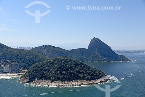  Foto aérea da Área de Proteção Ambiental do Morro do Leme com o Pão de Açúcar ao fundo  - Rio de Janeiro - Rio de Janeiro (RJ) - Brasil