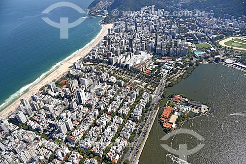  Foto aérea do bairro de Ipanema com a Praia de Ipanema - à esquerda - e com a Lagoa Rodrigo de Freitas - à direita  - Rio de Janeiro - Rio de Janeiro (RJ) - Brasil