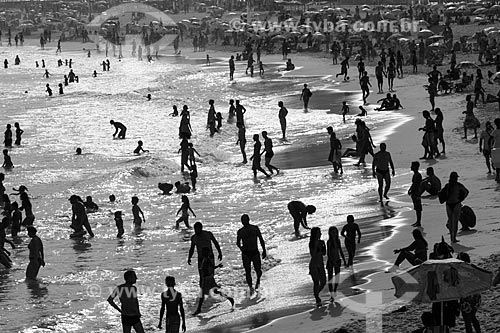  Banhistas na Praia do Leme  - Rio de Janeiro - Rio de Janeiro (RJ) - Brasil