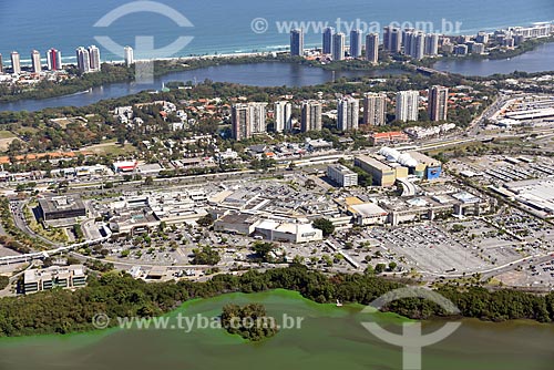  Foto aérea do Barra Shopping com a Lagoa de Marapendi e a Praia da Barra da Tijuca ao fundo  - Rio de Janeiro - Rio de Janeiro (RJ) - Brasil