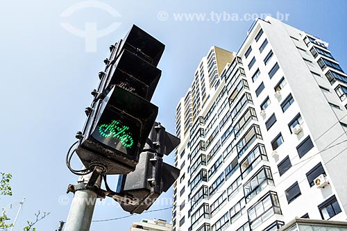  Semáforo para bicicletas na ciclovia da Avenida Atlântica  - Balneário Camboriú - Santa Catarina (SC) - Brasil