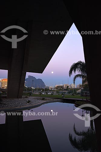  Vista do pôr do sol a partir da Cidade das Artes - antiga Cidade da Música - com a Pedra da Gávea ao fundo  - Rio de Janeiro - Rio de Janeiro (RJ) - Brasil