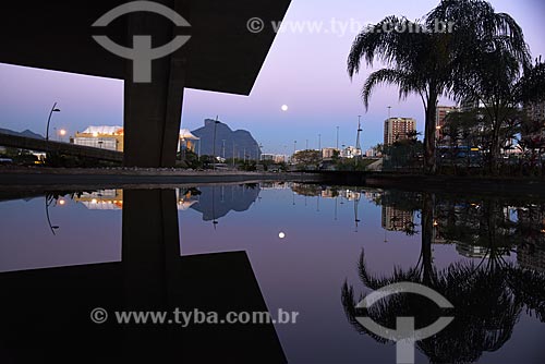  Vista do pôr do sol a partir da Cidade das Artes - antiga Cidade da Música - com a Pedra da Gávea ao fundo  - Rio de Janeiro - Rio de Janeiro (RJ) - Brasil