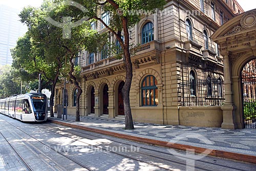  Veículo leve sobre trilhos em frente ao Centro Cultural Justiça Federal  - Rio de Janeiro - Rio de Janeiro (RJ) - Brasil