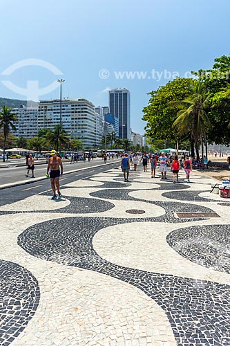  Calçamento em Pedra Portuguesa no calçadão da Praia de Copacabana  - Rio de Janeiro - Rio de Janeiro (RJ) - Brasil