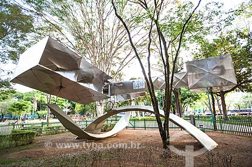  Réplica do 14-Bis - avião projetado por Alberto Santos Dumont - no Parque Santos Dumont  - São José dos Campos - São Paulo (SP) - Brasil