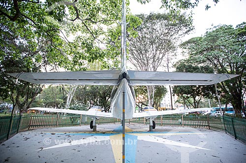  Traseira do protótipo do avião Embraer EMB-110 - Bandeirante - fabricado pela Embraer em exibição no Parque Santos Dumont  - São José dos Campos - São Paulo (SP) - Brasil