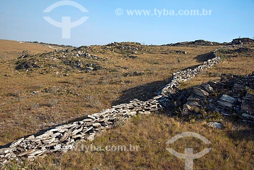  Muro de pedra construído pelos escravos para separar as fazendas de gado na Serra da Babilônia - Complexo da Serra da Canastra - no entorno do Parque Nacional da Serra da Canastra
  - São Roque de Minas - Minas Gerais (MG) - Brasil