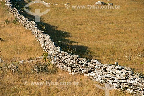  Muro de pedra construído pelos escravos para separar as fazendas de gado na Serra da Babilônia - Complexo da Serra da Canastra - no entorno do Parque Nacional da Serra da Canastra
  - São Roque de Minas - Minas Gerais (MG) - Brasil