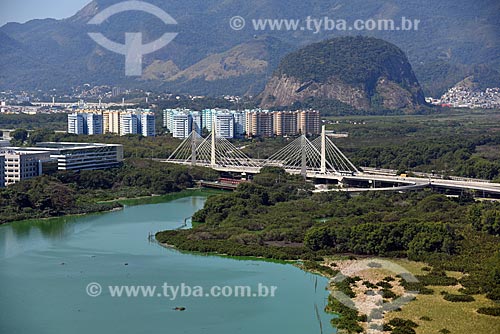  Foto aérea da Lagoa de Jacarepaguá com a Ponte Cardeal Dom Eugênio de Araújo Sales (2013) ao fundo  - Rio de Janeiro - Rio de Janeiro (RJ) - Brasil