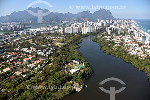  Foto aérea do Canal de Marapendi com a Pedra da Gávea ao fundo  - Rio de Janeiro - Rio de Janeiro (RJ) - Brasil