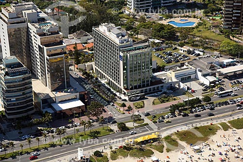  Foto aérea da orla da Praia da Barra da Tijuca com os hoteis  Windsor Marapendi e Novotel  - Rio de Janeiro - Rio de Janeiro (RJ) - Brasil